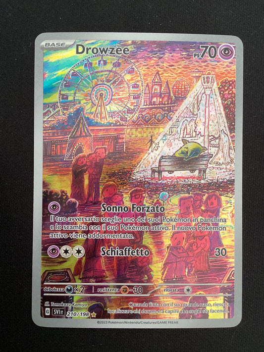 210-198 Drowzee Illustrazione Rara SVI Scarlatto e Violetto ITA NM