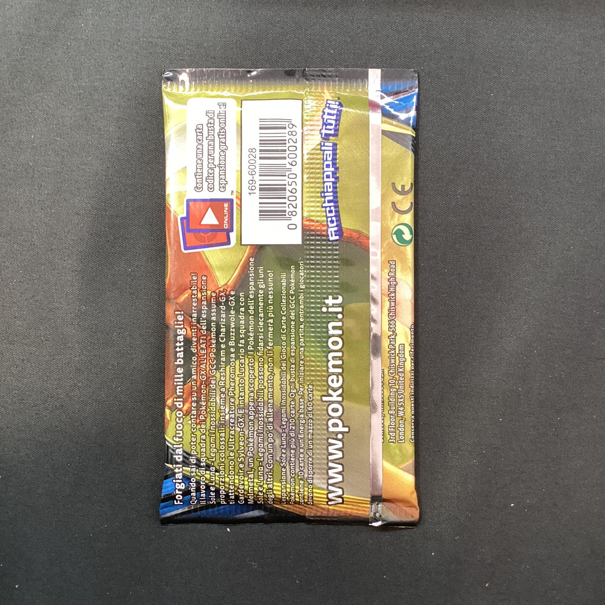 Pokémon Busta Legami Inossidabili Art Charizard e Reshiram ITA