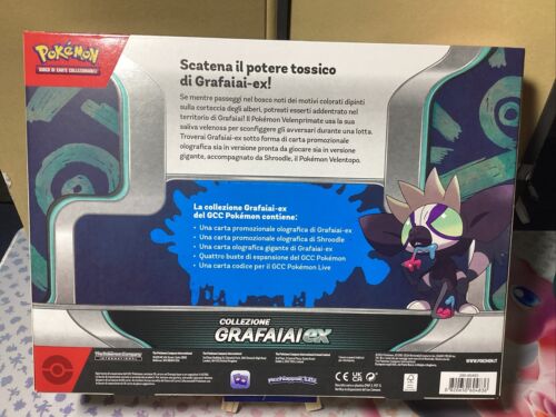 Box Collezione Pokémon Grafaiai-ex con carta promozionale olografica, carta Shroodle e 4 bustine d'espansione