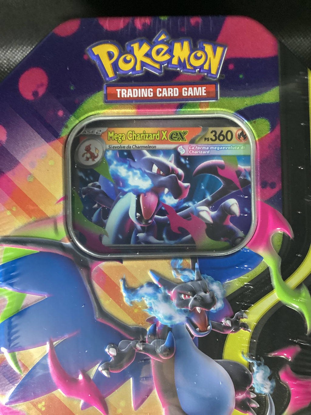 Tin in metallo Pokémon Mega Charizard X con carta olografica e bustine espansione